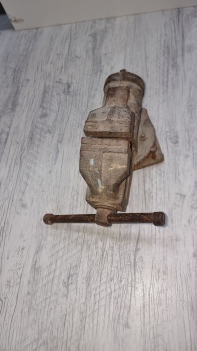 Продам тиски рабочие