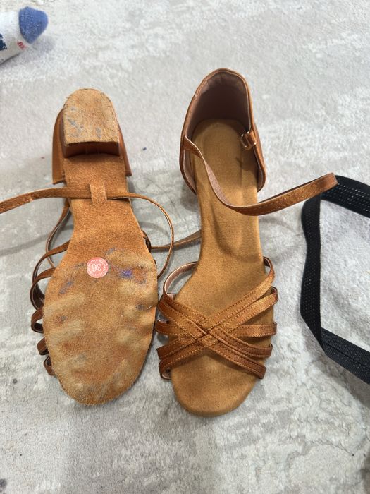 Туфли, платье для бальных танцев