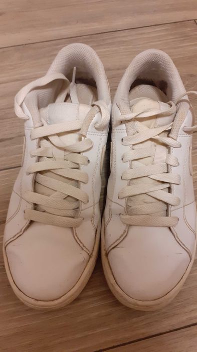 Дамски бели маратонки  Nike Court Royale