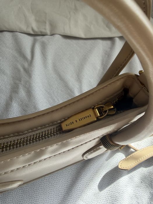 Сумка Charles & Keith