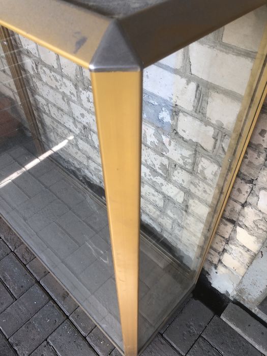 Витрина стеклянная