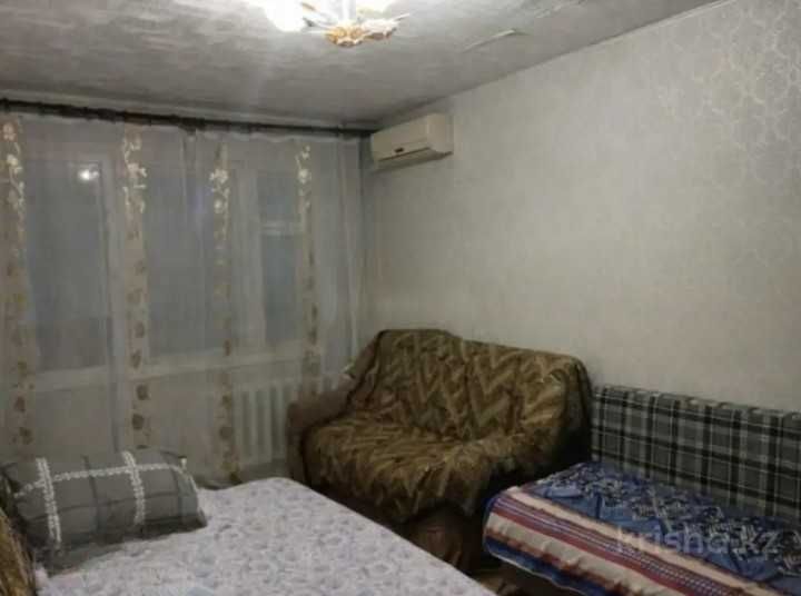 1 комнатная квартира с большой кухней 9 мкр