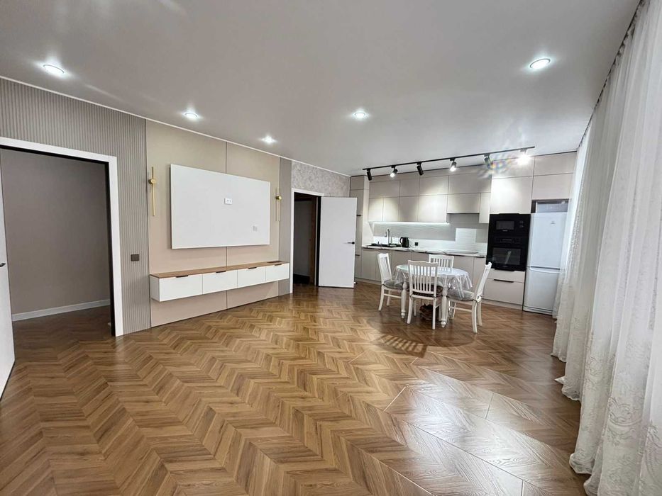 продам евро 3 комн квартиру