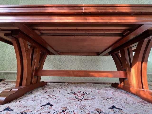 Стол раздвижной для гостийной