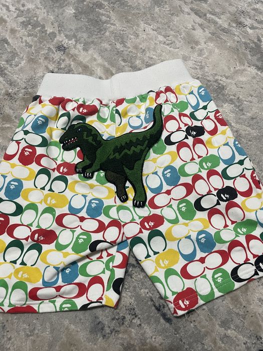 Vand pantaloni scurti