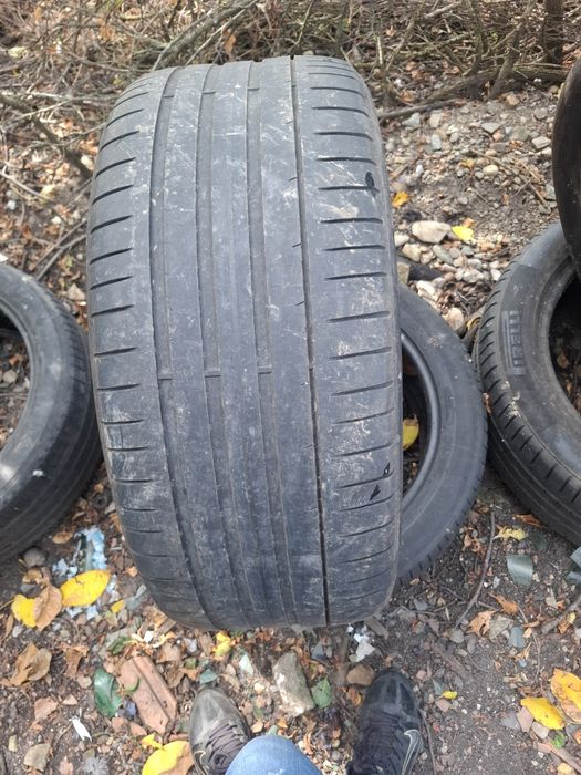 Vand 1 anvelopa 275 35 22 pireli de vara buna