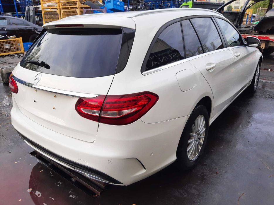 Dezmembrez mercedes c class w205 breack AMG om 651 haion/capota/far