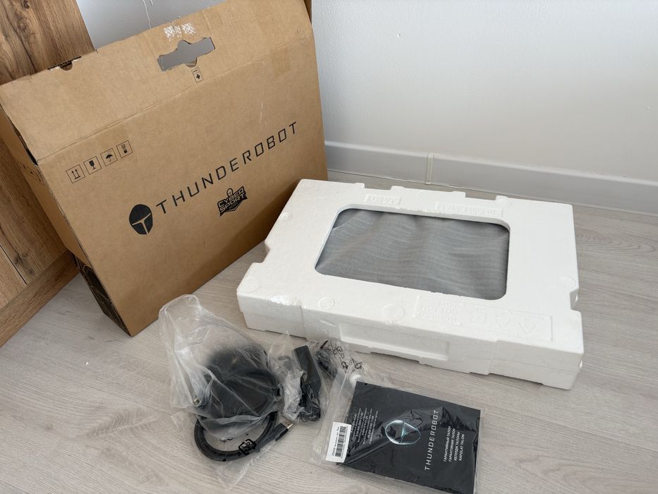 Монитор thunderobot 24.5 д. Продам срочно