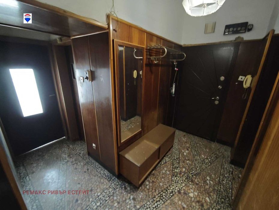 Тристаен апартамент за продаба кв. Широк център