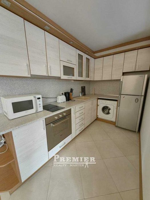 Просторен тристаен в Слънчев Бряг