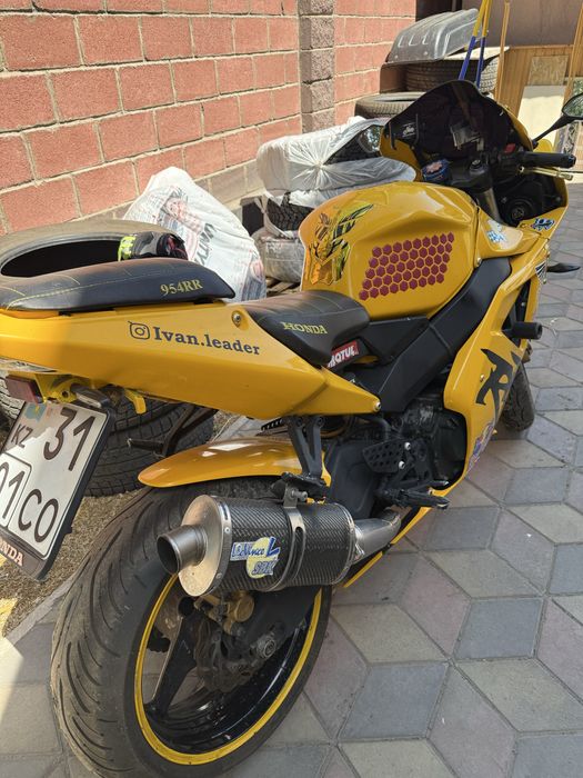 мотоцикл хонда cbr954rr