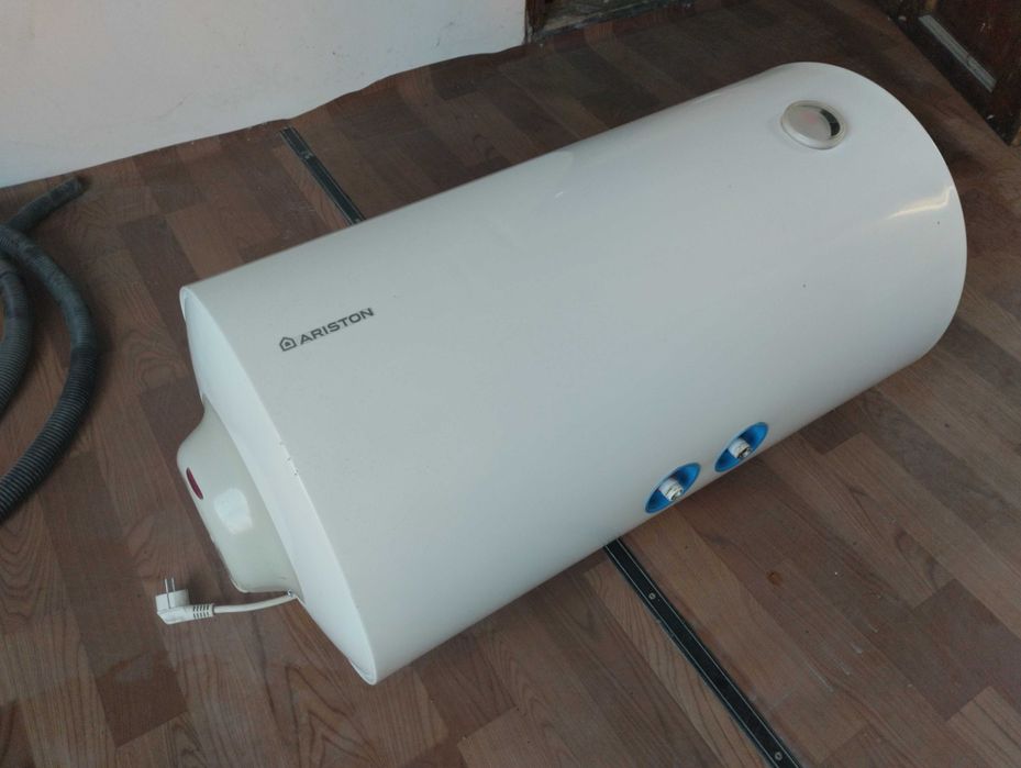Бойлер Аристон 100 л.