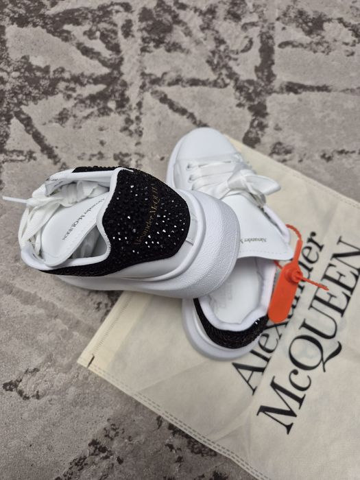 Vând adidași damă Mcqueen noi, cu etichetă.