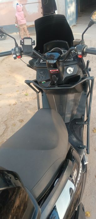 Skuter benzinlik 150 kub 100 ga 3 letr Benz yoqadi