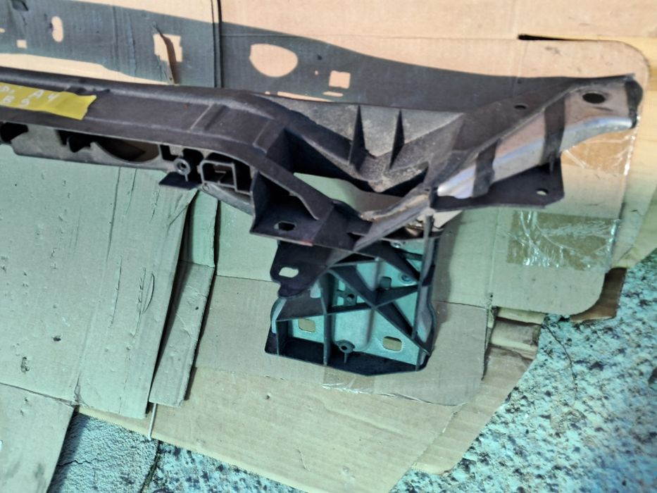 Очиларка преден панел Audi A4 B9