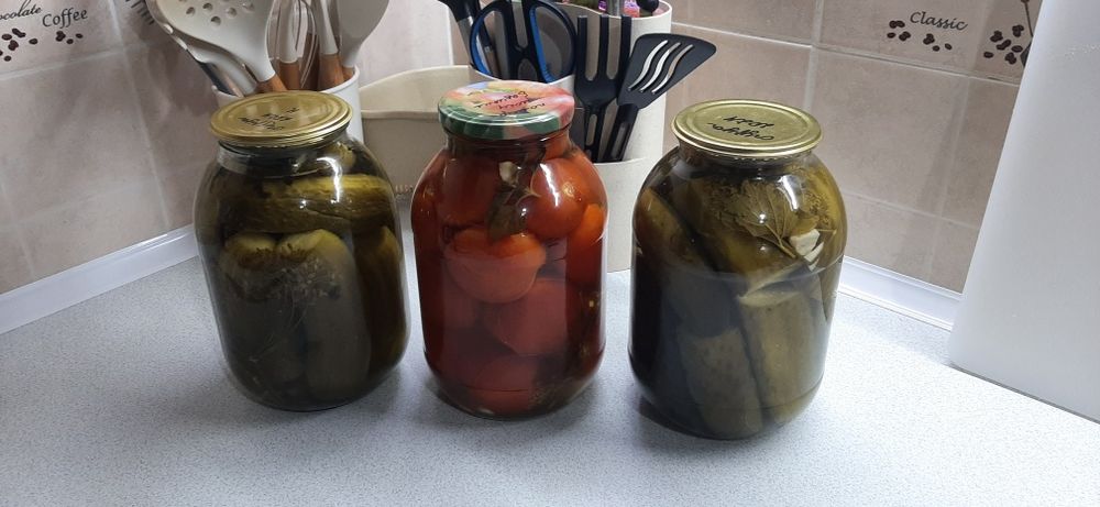 Огурцы  помидоры компоты