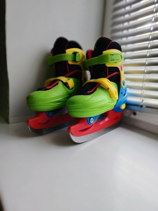 Продам коньки с дефектом