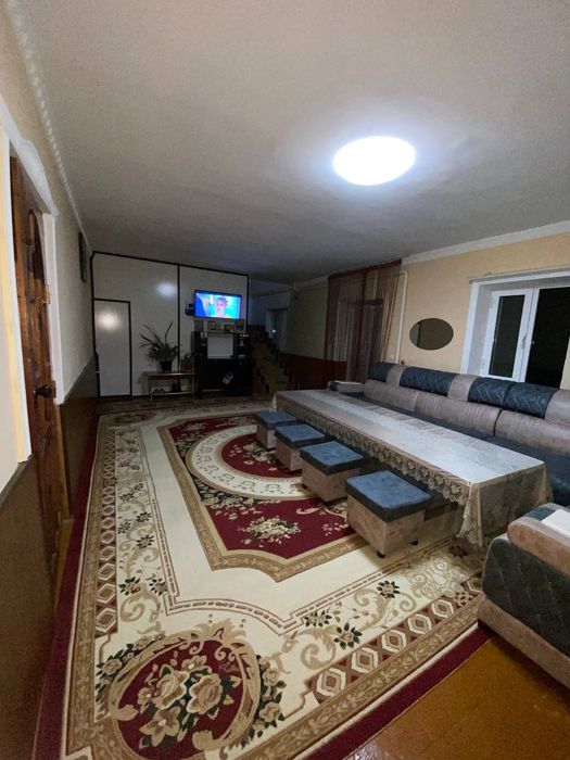 Uy sotiladi.  Дом продаётся