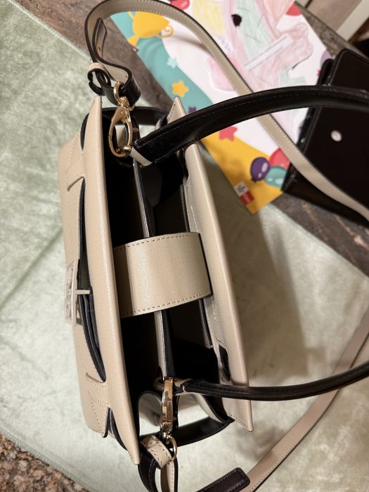 Armani exchange чанта