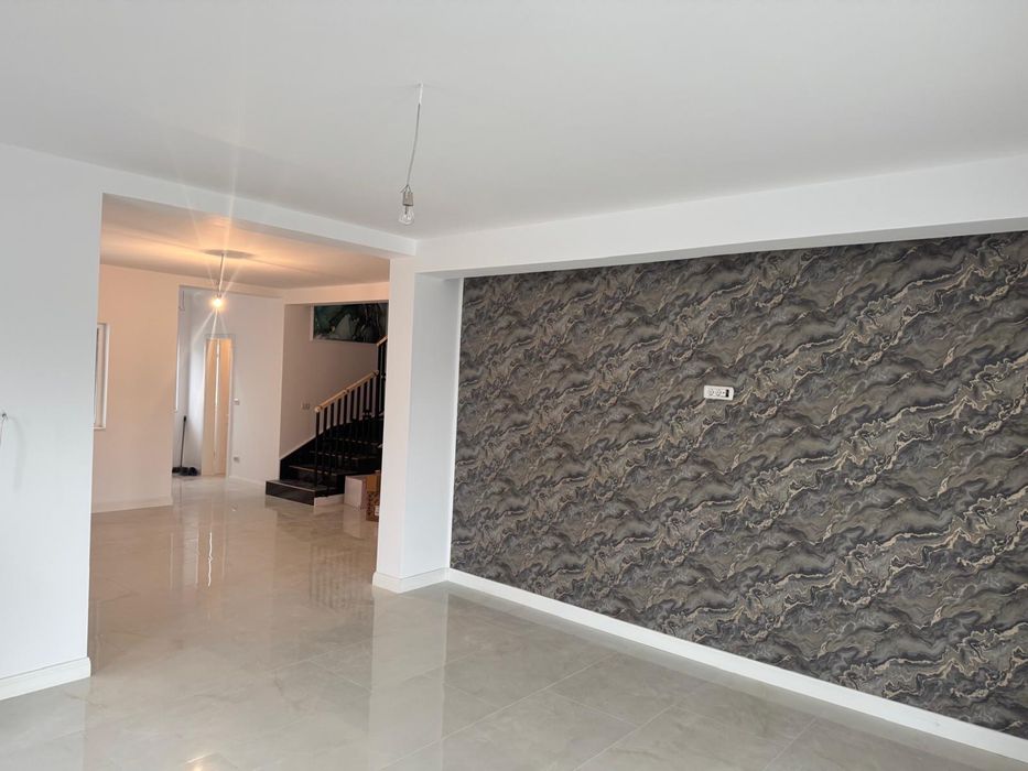 De vanzare Duplex cu garaj !