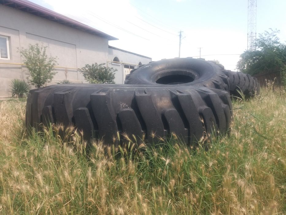 Шины БелАЗ, скрепер 4шт размер(27.00-33)