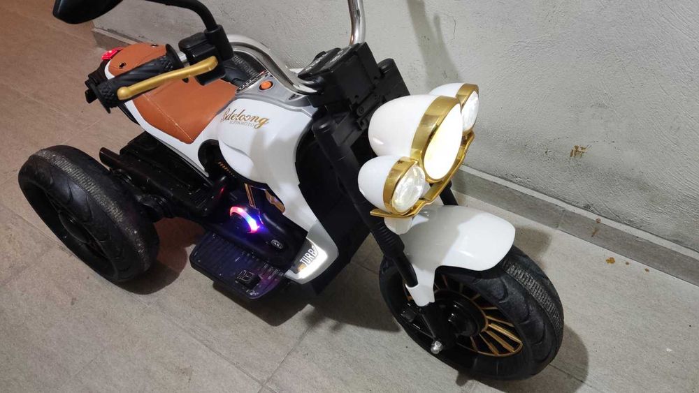 Мотор акумулаторен 12V Super Moto Turbo Бял