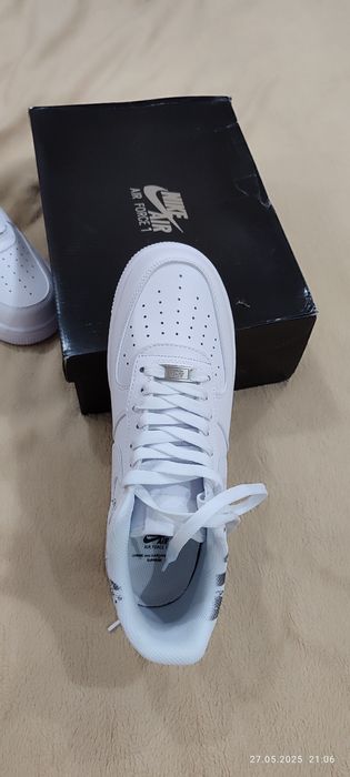 Кроссовки продам