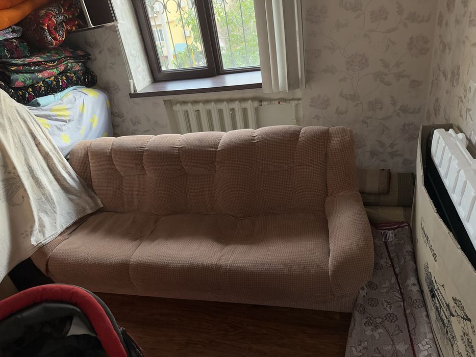 Отдам даром диван и уголок , можно реставрировать