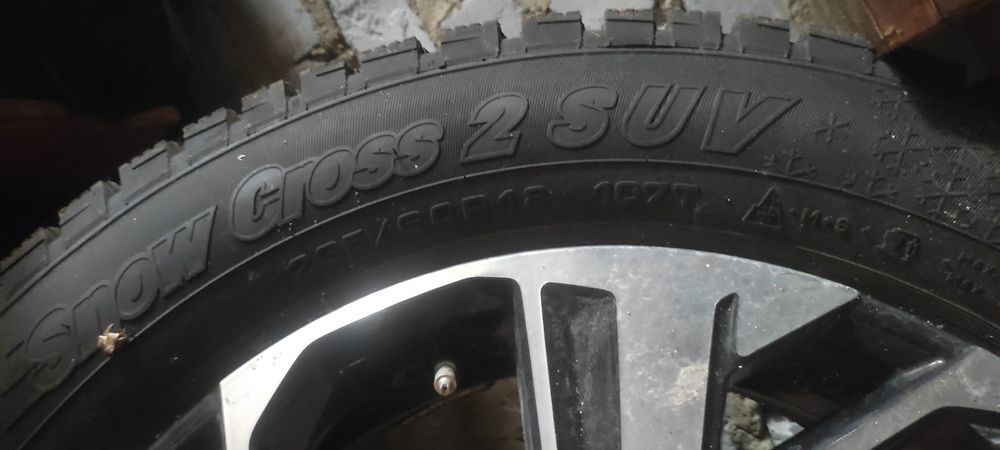 Зимние шины в идеальном состоянии.