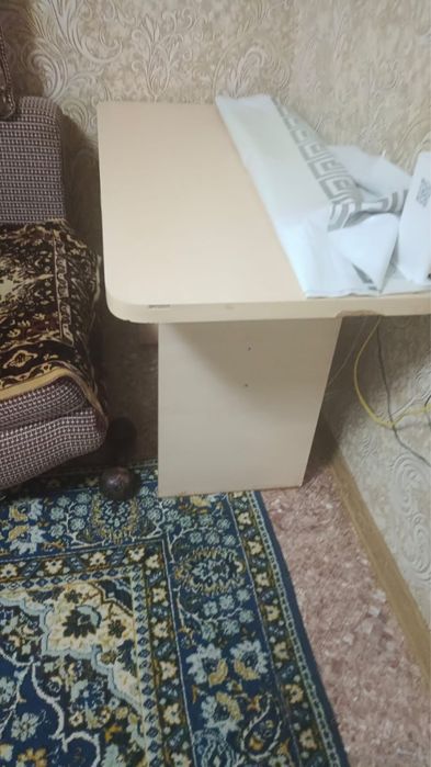 Продам столик самовывоз звоните пишите