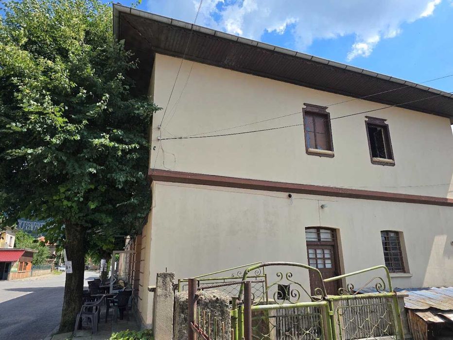 Търговска сграда в с.Душанци ,община Пирдоп