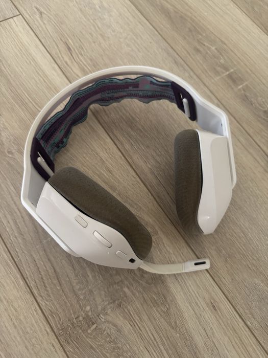 Наушники Logitech G733