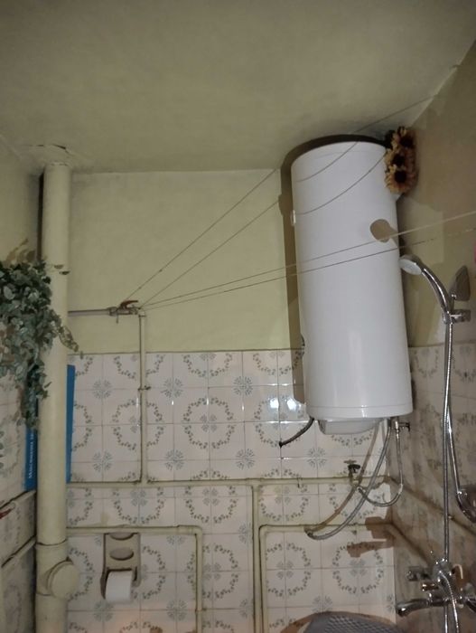 Продава разширена , вътрешна гарсонера