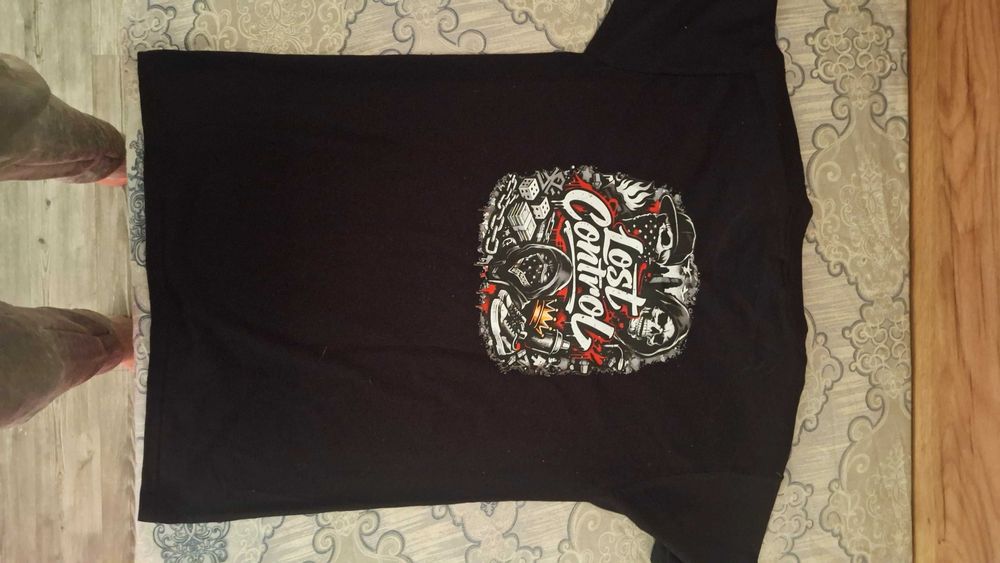 Продавам тениска lost control