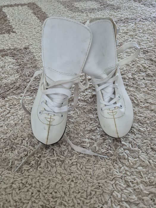 Продам бу коньки