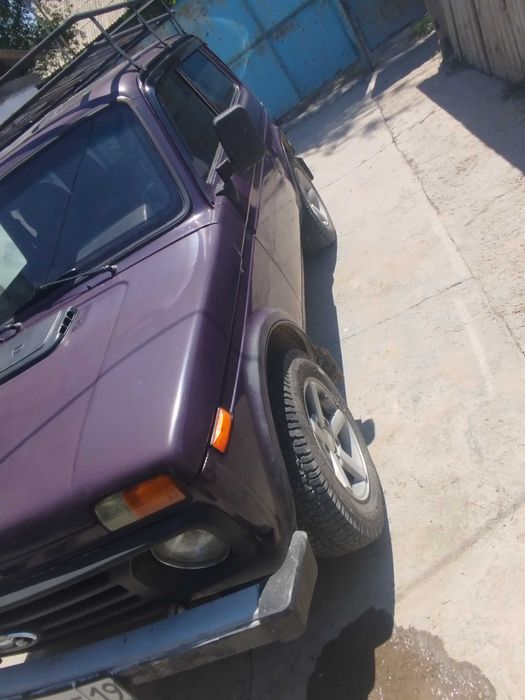 Машина lada niva
