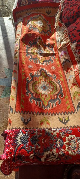 Vând covoraș din lână.