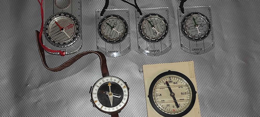 6 busole cele din poze  pret 200 ron fix toate