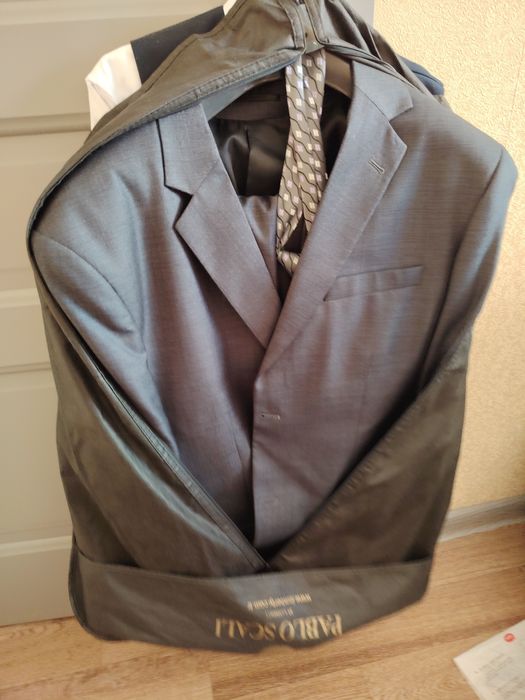 Продам обсолютно новый костюм !