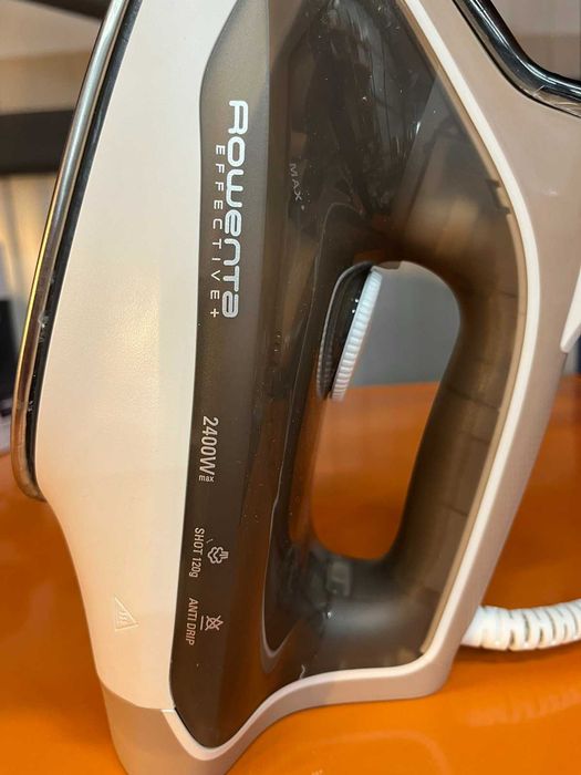 Rowenta DX1635 Ефективна парна ютия 2400 вата Парен удар: 120 g/min