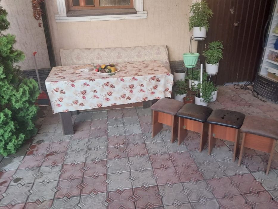 Кухонный стол стульями