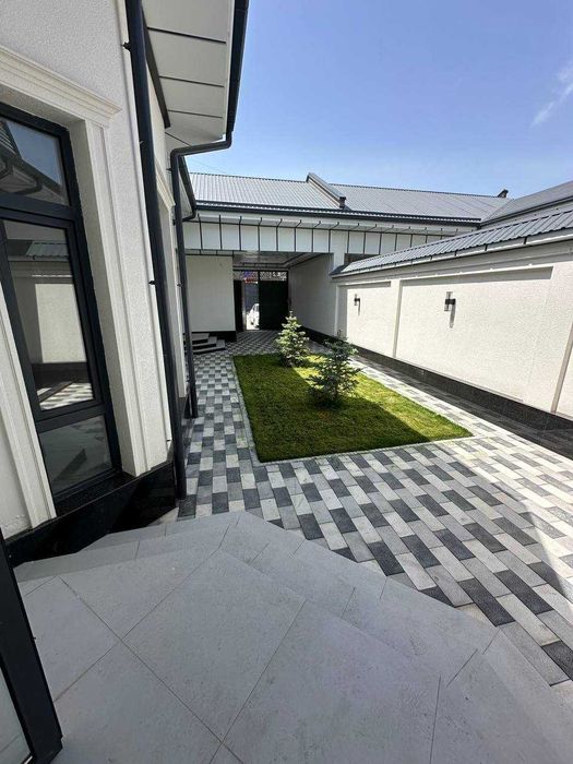 Уй сотилади Уч кахрамон постан кирганда 5 км Хожи ота махалла