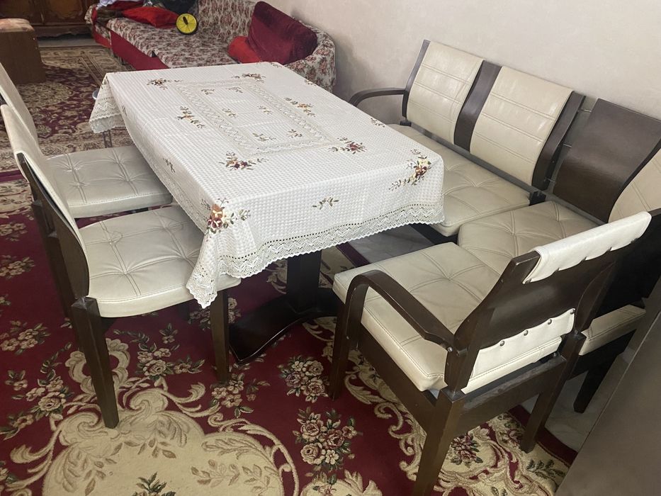 Продам стол стулья уголок