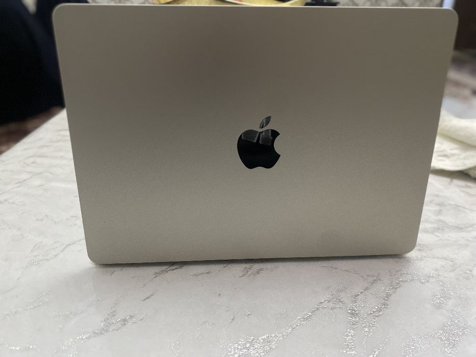 Macbook M3 13-inch