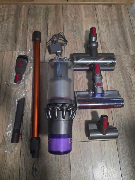 Вертикална прахосмукачка Dyson v11