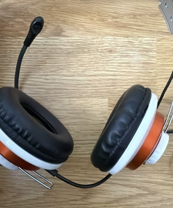 Casti hama cu microfon!