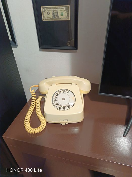Vând telefon cu disc
