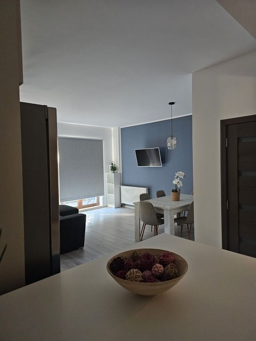 De inchiriat apartament cu 3 camere