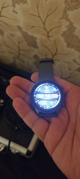 Xiaomi amazfit gtr 2e идеал рабочие с зарядкой