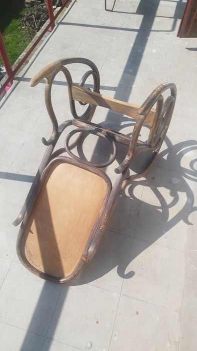 Două balansoare din lemn masiv – stil clasic/vintage